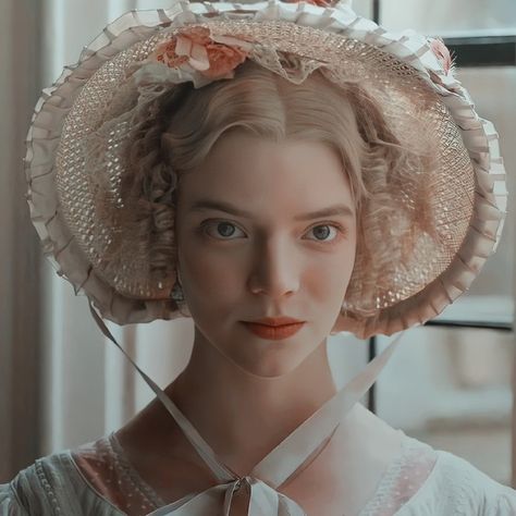 emma woodhouse icons - Emma. (2020) - anya taylor-joy Emma The Movie, Period Piece Photoshoot, Screen Caps Movie, Emma 2020 Aesthetic, Emma Jane Austen Movie, Emma Movie 2020, Anya Taylor Joy Emma, Emma Hairstyle, Emma Aesthetic