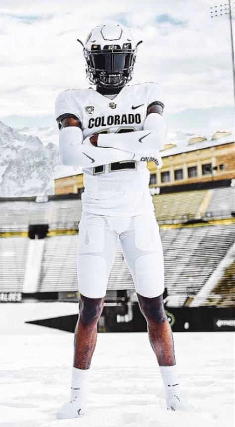 College Football Game Outfit, Travis Hunter, Hunter Wallpaper, Cool Football Pictures, Colorado Buffaloes Football, Cold Pictures, College Football Players, College Football Games, Nfl Photos