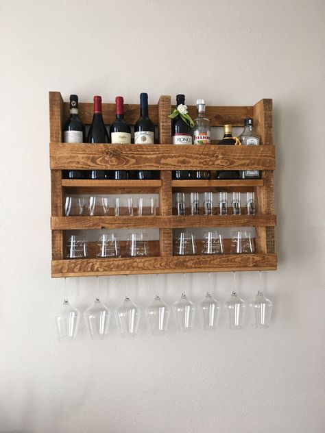 Pallet Mini Bar, Bar Shelf Ideas, Wine Shop Interior, Wooden Pallet Shelves, Mini Bar At Home, Hangout Space, Coffee/wine Bar, Bar Shed, Bar Shelves