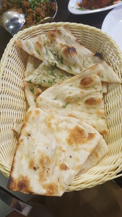 Butter, garlic n plain naan @ Dehli Spice Butter Naan Photography, Healing Gut, Garlic Naan Recipe, Plain Naan, Honey Chilli Potato, Butter Naan, Chapati Recipes, Chilli Potato, Bappa Photo