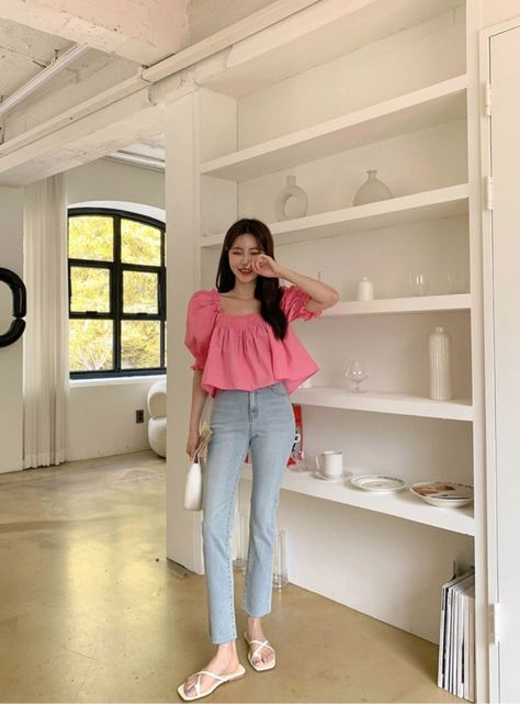 Funny Reviews, Korean Top, Stylish Tops For Women, Slim Fit Crop Top, Western Wear Outfits, Desi Fashion Casual, Casual College Outfits, Fashion Top Outfits, Korean Casual Outfits