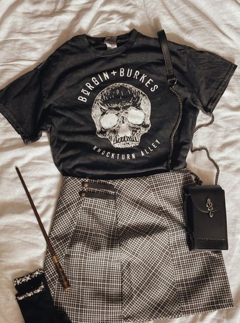 Vr Date Outfit, Hhn Outfit Ideas Plus Size, I Prevail Concert Outfit, Edgar Allen Poe Outfit Women, Summer Bartender Outfit, Grown Up Punk Style, Maisie Peters Concert Outfit Ideas, Country Punk Outfits, Black Outfits Edgy Street Styles