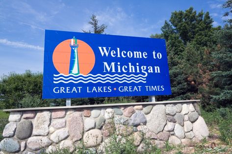 Moving to Michigan? These are the best places to live, according to Niche | WLNS 6 News 8 Mile, State Signs, Best Places To Live, Pure Michigan, Michigan State, Lake Michigan, Best Cities, Great Lakes, Car Insurance