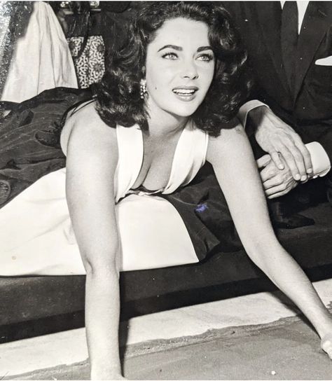 Young Elizabeth Taylor, Taylor Aesthetic, Francis Picabia, Richard Burton, Liz Taylor, Old Hollywood Movies, Vivien Leigh, Natalie Wood, Romy Schneider