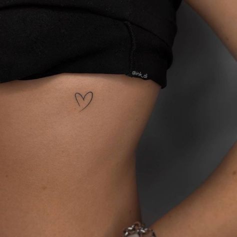 Herz Tattoo Klein, Rosen Tattoo Frau, Little Heart Tattoos, Small Rib Tattoos, Simple Heart Tattoos, Minimalist Tattoo Small, Rib Tattoos For Women, Tiny Heart Tattoos, Small Heart Tattoos