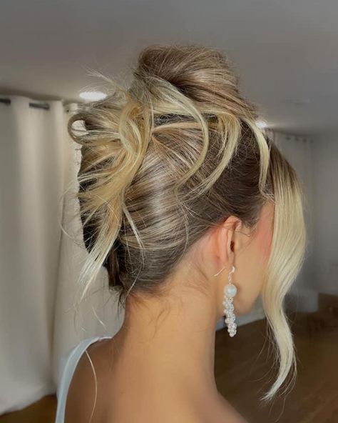 Sleek French Twist Updo, French Twist Wedding Hair, Modern French Twist Updo, Phoebe Wedding, Modern French Twist, Updos Tutorials, Classic French Twist, French Twist Updo, Event Hair