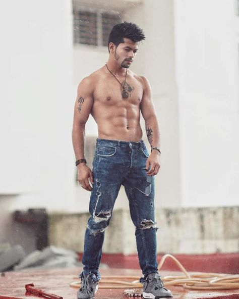 Remind yourself every day: "Tomorrow will be better." And soon you'll find that it's true. 🤗 #mondaymotivation #siddharthnigam Nigam Brothers, Sidharth Nigam, Abhishek Nigam, Black Blazer Men, Avengers Drawings, Fit Guys, Cars Jeep, Siddharth Nigam, Handsome Celebrities