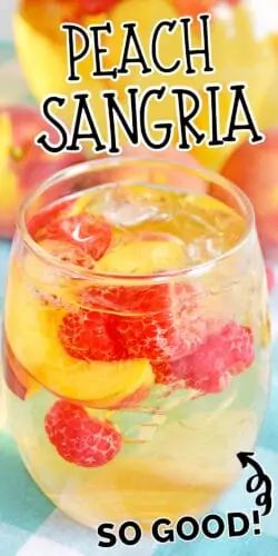 White Peach Sangria Recipe, Schnapps Drinks, Moscato Sangria Recipes, Peach Schnapps Drinks, Peach Sangria Recipe, Peach Sangria Recipes, Summer Sangria Recipes, White Peach Sangria, Easy Sangria Recipes