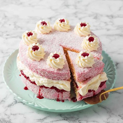 Raspberry Lamington Sponge Cake - www.thescranline.com Pink Sponge Cake, Pink Raspberry Cake, Raspberry Sponge Cake, Raspberry Cake Decoration, Pink Cake Recipe, Summer Bakes, Cute Pink Cake, Cake By The Slice, Raspberry Shortcake