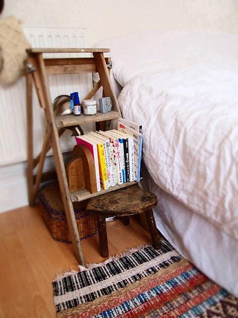 DIY: Step Ladder as Bedside Table: Gardenista Unique Nightstand Ideas, Diy Bedside Table, Wooden Step Ladder, Unique Nightstand, Old Ladder, Pile Of Books, Diy Nightstand, Прикроватные Тумбочки, Wooden Steps