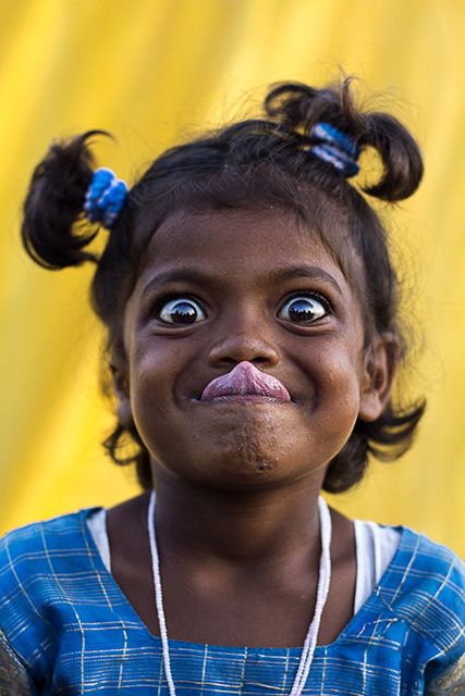 When you share your smile, you share a part of you that uplifts others. (India) Smile Pictures, 얼굴 드로잉, Kids Around The World, Eye Photography, Funny Face, Face Expressions, People Of The World, Just Smile, Interesting Faces