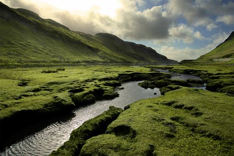 Join us on a journey to some of the planet's most breathtaking places, celebrate the world's most magnificent landscapes and top up your bucket list! Valley Green, Skye Scotland, Ireland Vacation, Edinburgh Castle, Isle Of Skye, Scotland Travel, Scottish Highlands, Landscape Photography, Places To Go