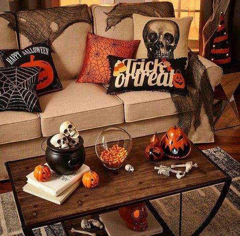 Halloween living room decor Halloween Living Room Decor, Diy Halloween Dekoration, Halloween Living Room, Halloween School Treats, Halloween Decor Diy, Casa Halloween, Cheap Halloween Costumes, Halloween Memes, Room Decoration Ideas