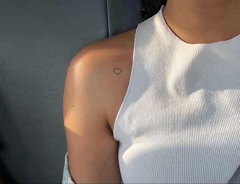 Small Tattoos Hidden For Women, Back Simple Tattoos Women, Tattoo Back Neck Woman, Back Tattoo Woman Minimal, Heart Dainty Tattoo, Very Minimal Tattoo, Dainty Tattoos Heart, Simple Love Heart Tattoo, Small Red Tattoo Ideas For Women