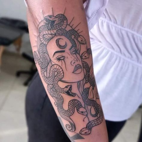 #Tampico #tamaulipas #FB DANIELSTREET #DanielStreet20Instagram Tattoo Stencil Ideas, Medusa Tattoo Stencil, Chest Tattoo Stencils, Medusa Tattoo Design, Circle Tattoo, Tattoo Quotes For Women, Stencil Ideas, Arabic Tattoo Quotes, Medusa Tattoo