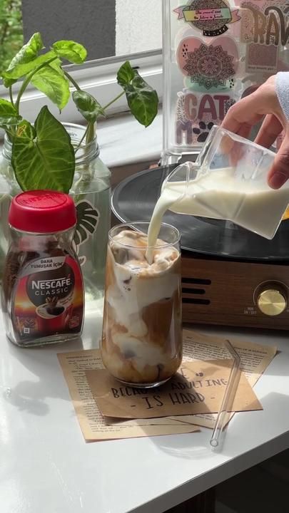 Nescafe Iced Coffee, Nescafe Iced Coffee Recipe, Nescafe Recipe, Good Coffee At Home, Cold Coffee Drinks Recipes, Soft Drinks Recipes, Homemade Coffee Drinks, Iced Drinks Recipes, Resep Smoothie