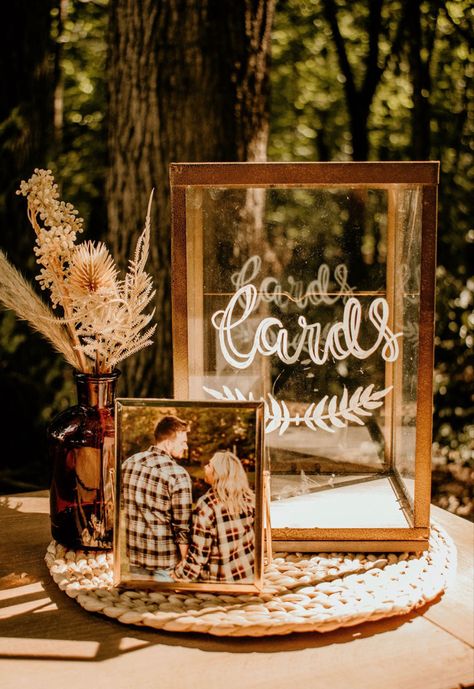 Boho Gift Table Ideas, Wedding Photo Centerpieces, Wish You Were Here Wedding Table, Fall Wedding Reception Ideas Indoor, Wedding Card Table Ideas, Wedding Gift Table Ideas, Wedding Entry Table, Backyard Fall Wedding, Wedding Gift Table Decorations