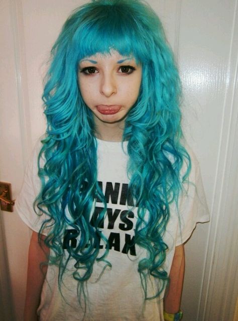 Weird hair Curly Scene Hair, Rocker Hair, Teal Hair, Turquoise Hair, Bright Hair Colors, Pretty Hair Color, Bright Hair, Alternative Hair, Scene Hair