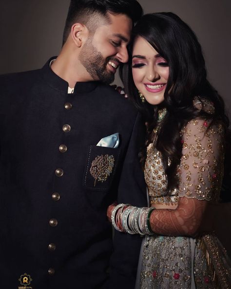 Wedding Reception Portraits, Engagement Photography Poses Indian Couple, Engegment Pose, Indian Engagement Photos, Engagement Portraits Poses, Reception Couple, Indian Wedding Poses, Groom Photoshoot, Love Memories