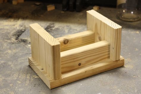 much better than the plastic ones we have! Wood Crafts For Kids, Kids Step Stools, Step Stool Diy, Bathroom Step Stool, Kids Woodworking Projects, Diy Wood Crafts, Diy Bathroom Design, Diy Stool, Pallet Boxes