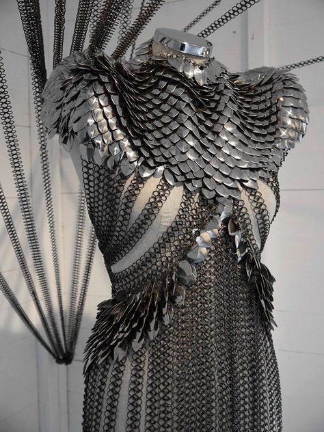 History Lovers Club on Twitter: "Armored dress… " Chainmail Armor, Armor Dress, Armor Tattoo, Scale Mail, Metal Dress, Female Armor, Fashion Fantasy, Cosplay Armor, K Fashion