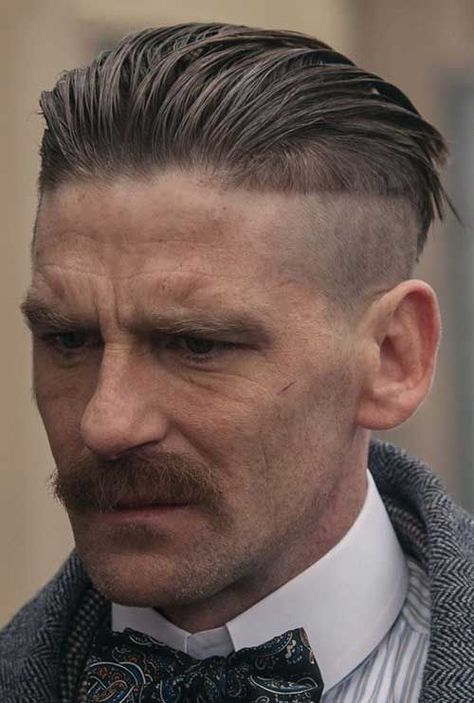 Thomas Shelby Haircut, 1920s Mens Hair, Peaky Blinders Hair, Disconnected Haircut, Arthur Shelby, 1920s Men, 1920s Hair, Athletic Hairstyles, Corte De Cabelo Masculino