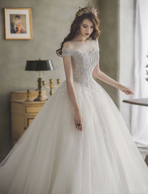 parte de cima Princess Wedding Dresses, White Tulle Wedding Dress, Disney Wedding Dresses, Bridal Ball Gown, White Wedding Dress, Dress Guide, Tulle Wedding Dress, Wedding Dress Inspiration, Ball Gowns Wedding