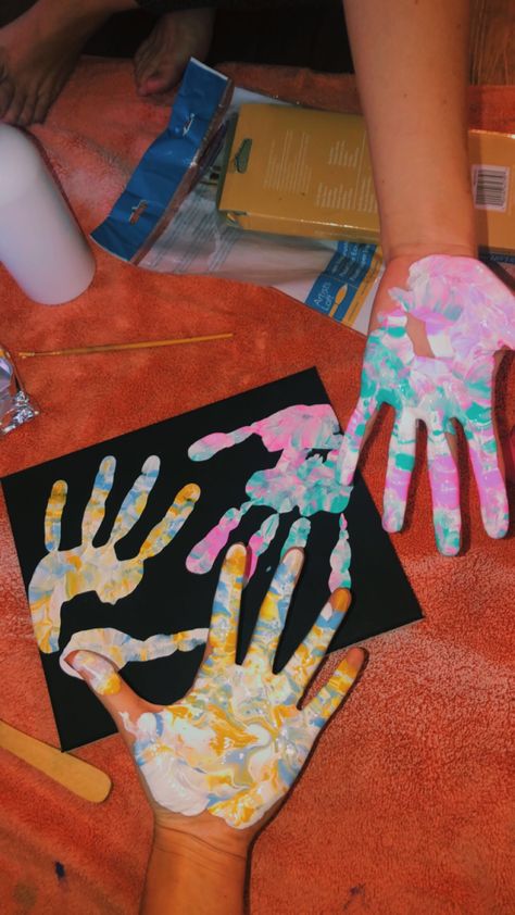 Bestie DIY Project #paint #handprints Couples Art Project, Handprint Painting, Couple Crafts, Couples Canvas, Easy Painting Ideas On Canvas, Diy Best Friend Gifts, Friend Painting, Easy Painting Ideas, Cute Date Ideas