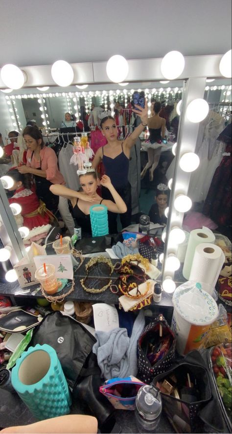 #ballet #pointeshoe #aesthetic #ballerinas Ballet Mirror Selfie, Dance Show Aesthetic, Dance Girly, Ballet Friends, Ballet Backstage, Ballet Show, Competitive Dance, Ballet Shows, Ballet Competition