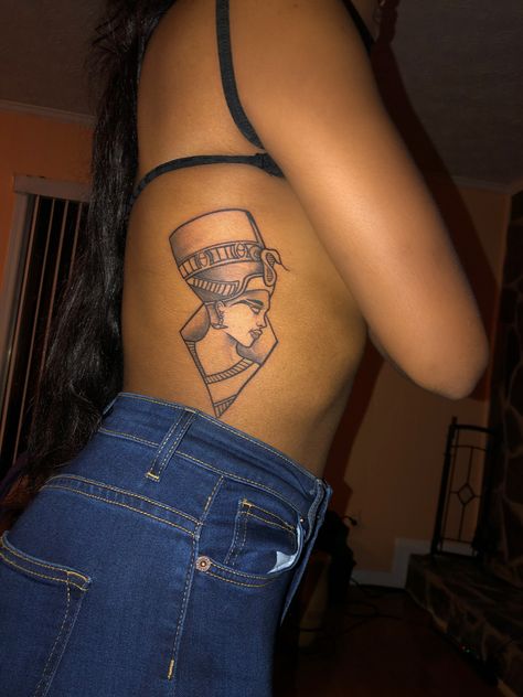 Nefertiti Back Tattoo, Queen Nefertiti Tattoo Black Women, Nefrititi Tattoo, Nefertiti Tattoo Design, Spirituality Tattoos, Queen Nefertiti Tattoo, Arm Tattoos For Women Forearm, Fire Tattoos, Nefertiti Tattoo