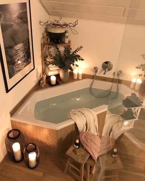 Bath Tub Aesthetic, Bathtub Aesthetic, Big Bathtub, 3d Bathroom Design, Bath Aesthetic, Big Baths, Beds For Small Spaces, Bathtub Decor, Dream Bath