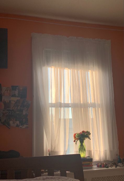 Orange Wall Room, Wall With Drawings, Wall Room Ideas, Artsy Room, Bedroom Ideas Orange, Room Flowers, Bedroom Ideas Aesthetic, Light Aesthetic, Curtains For Bedroom