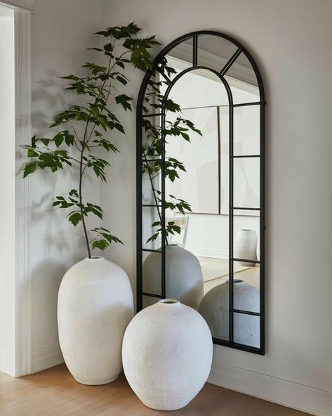 Organic Living Room, Farmhouse Mirrors, Bohemian Living Rooms, Transitional Decor Kitchen, Entryway Wall Decor, Arched Mirror, Entryway Wall, Living Room Mirrors, Studio Apartment Decorating