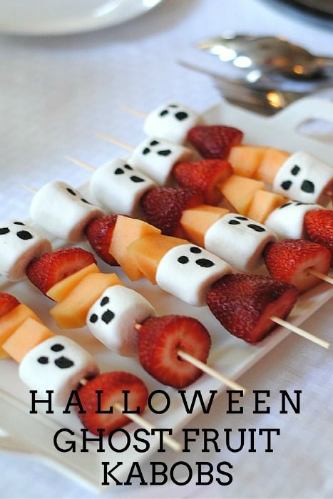 Halloween Treats For Kids and Adults - 25 of the best Halloween Treat Recipes Halloween party ideas | Halloween recipes | kids Halloween treats | Halloween treats for school | Halloween recipes for kids Halloween treat ideas for school Salty Halloween Snacks For Party, Fall Brunch Birthday Party Ideas, Friday The 13th Snack Ideas, Quick Halloween Snacks, Tårta Design, Recetas Halloween, Dulces Halloween, Healthy Halloween Treats, Halloween Fruit