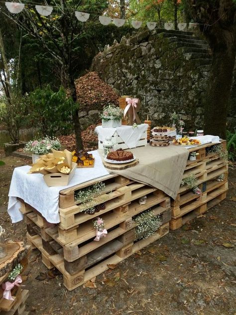 Wedding Ideas On A Budget, Outdoor Graduation Parties, Outdoor Graduation, Country Party, Deco Champetre, Barn Parties, Outdoor Wedding Decorations, Rustic Outdoor, Backyard Party