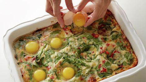 Easy Egg Bake, Eggs Florentine, Egg Bake, The Entertainer, Easy Eggs, Frozen Spinach, Glass Baking Dish, Easy Casserole, Roasted Red Peppers