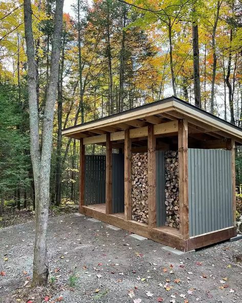 These 10 Wood Shed Ideas Will Keep Your Wood Dry All Winter Small Wood Shed, Building A Wood Shed, Log Shed, Firewood Storage Outdoor, Sheds Ideas Backyard, Barn Style Shed, Pallet Shed, Wood Shed Plans, Firewood Shed