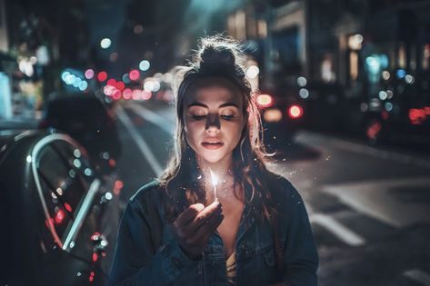 Night Photography Portrait, Photography Lighting Techniques, Artistic Portrait Photography, Street Photography Portrait, Brandon Woelfel, Wow Photo, Night Portrait, Portrait Photography Women, Creative Portrait Photography