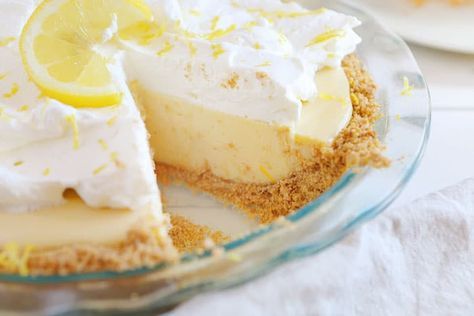 Joanna Gaines famous Lemon Pie recipe is a family favorite! The perfect amount of sweet and tart paired with a fantastic graham cracker crust! Fresh Lemon Pie, Easy Lemon Pie, Lemon Cream Pie, Lemon Pie Recipe, I Am Baker, Lemon Dessert Recipes, Pie Tart, Lemon Pie, Meringue Pie