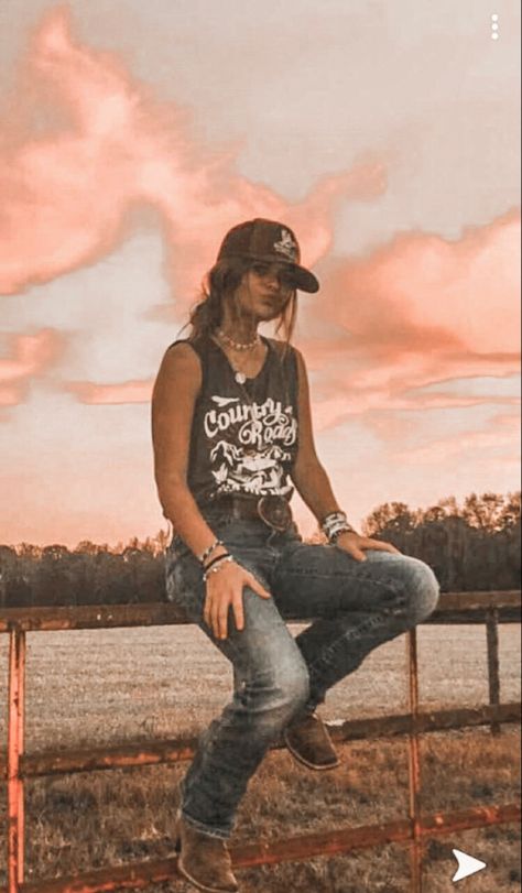 Black Shirt Brown Jacket Outfit, Flat Bill Hat Outfit Women, Country Rock Aesthetic Outfits, Country Woman Aesthetic, Cute Western Poses, Tomboy Cowgirl Outfit, Country Tomboy Outfits, 70s Country Outfits, Tomboy Cowgirl