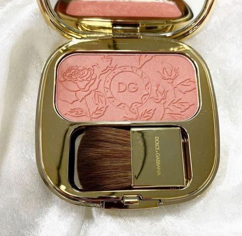 Makeup Packaging, Gold Packaging, Month Of Love, Makeup Package, Ethereal Makeup, Vintage Cosmetics, Fancy Makeup, Luxury Makeup, Makeup Essentials