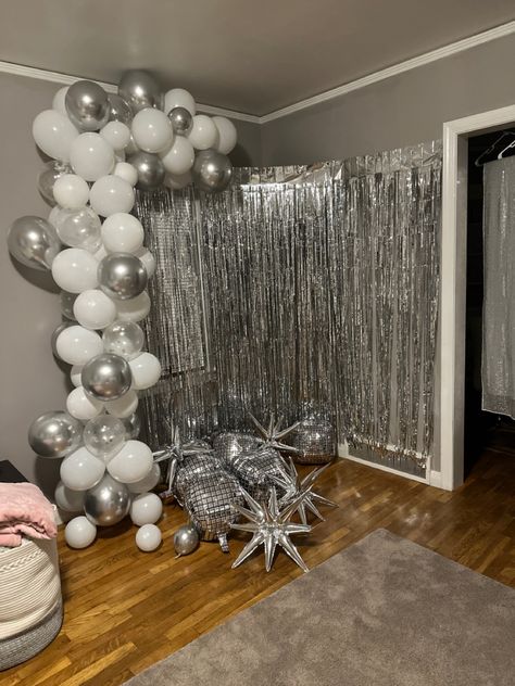 Diamonds And Disco Theme, Bachelorette Picture Backdrop, Picture Wall Ideas Party, Glitz And Glam Bachelorette Party Decorations, Diamond Decorations Party Ideas, White And Silver Decorations Party, Bachelorette Party Backdrop Ideas, Prom Picture Backdrop Ideas, Mirrorball Party Decor