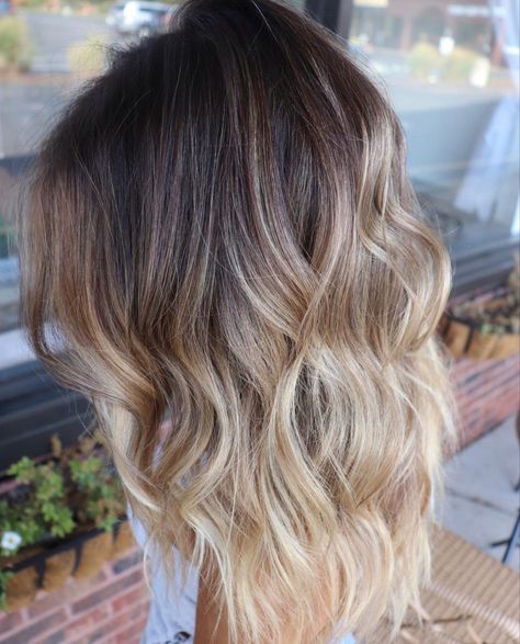 Root Stretch Hair, Root Stretch Hair Blonde, Root Smudge Blonde, Shadow Roots Hair, Highlights Brunette, Brunette Roots, Root Smudge, Blonde Hair With Roots, Blonde Tips