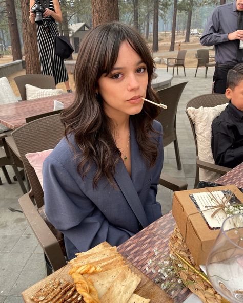 Jenna Ortega on Instagram: “So much fun last night! Jacket by: my father Vegan meal by: vendor Wedding by: my brother” Gwendolyn Christie, Addams Familie, Sherilyn Fenn, Rachel Mcadams, Irina Shayk, Emma Roberts, Natalie Portman, Emma Stone, Jena