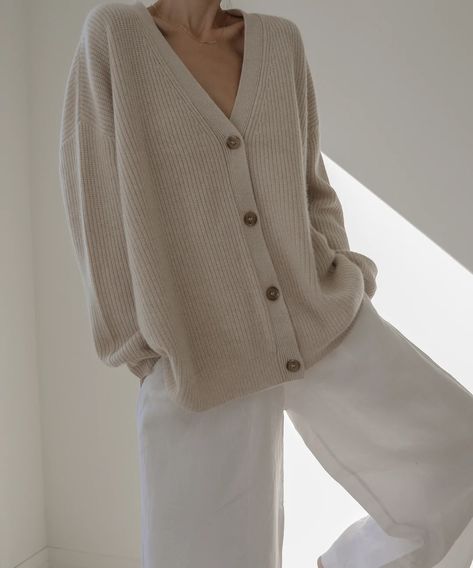 Cocoon Sweater, Slouchy Cardigan, Oversized Outfit, Cocoon Cardigan, Jenni Kayne, Cardigan Outfits, Womens Cashmere, California Style, Wardrobe Basics