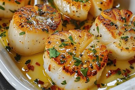 Make this quick and easy Garlic Butter Baked Scallops recipe for a rich, savory meal. Perfect for seafood lovers. Ready in just 22 minutes! Garlic Baked Scallops, Scallops Recipe Baked, Baked Garlic Butter Scallops Recipe, Baked Shrimp And Scallop Recipes, Quick And Easy Seafood Recipes, Bake Scallops In Oven, Baked Scallops Healthy, Scallop Recipes Dinner, Best Way To Cook Scallops