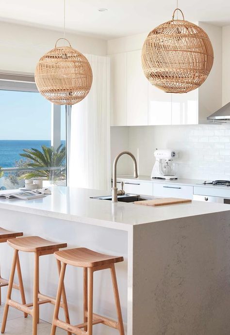 Kitchen Ideas Australia, Quantum Quartz, Kitchen Benchtops, Beach House Kitchens, Beach House Interior, Coastal Kitchen, Kitchen Inspiration Design, Decor Minimalist, Beautiful Kitchens