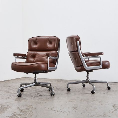 Listed on VNTG.com: Charles & Ray Eames Pair of ES104 Lobby Office Chairs for Herman Miller, 1970s | #vntg #vintage Product Instagram, Sector 17, India Photo, Swivel Desk, Swivel Chair Desk, Charles Ray, Desk Chairs, Charles & Ray Eames, Ray Eames