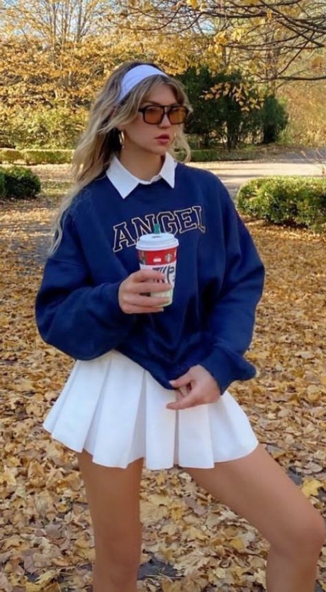 Preppy Outfits For College, American High School Outfit, American Style Outfit, Tennis Skirt Outfits, College Girl Outfits, Tennis Skirt Outfit, Rock Outfit, Looks Street Style, Outfit Inspo Fall