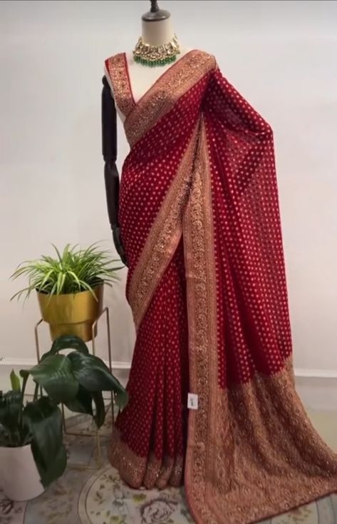 Gujrati Bride Gharchola, Saree Red Colour, Saree Aesthetics, Indian Bridal Wear Red, Saree Outfit, Marathi Saree, Saree Red, Tussar Silk Sarees, Simple Saree Designs